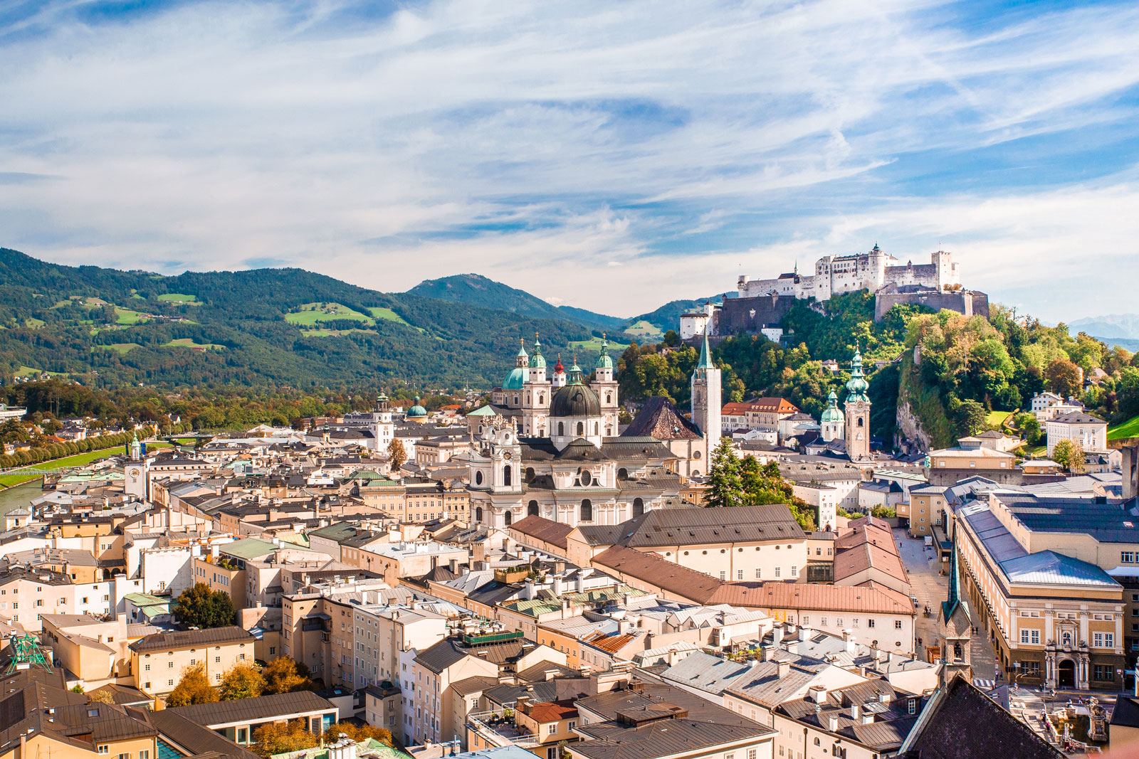 Salzburg im Sommer. Entspannt zur Festspielzeit parken.